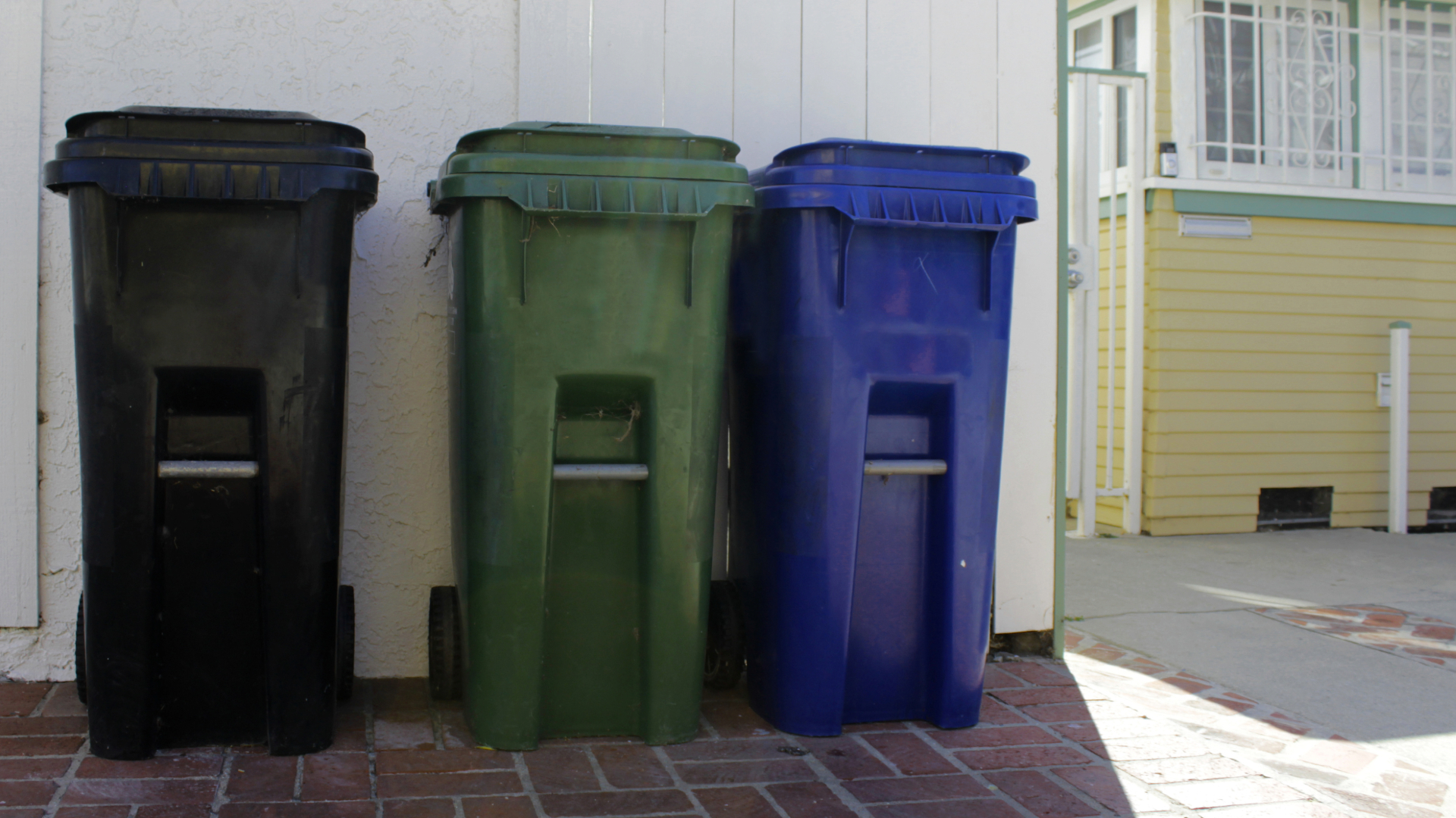 Trash Can Cleaning services In Los Angeles